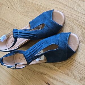 Journee comfort sole ankle strap wedges, size 6.5, NWT